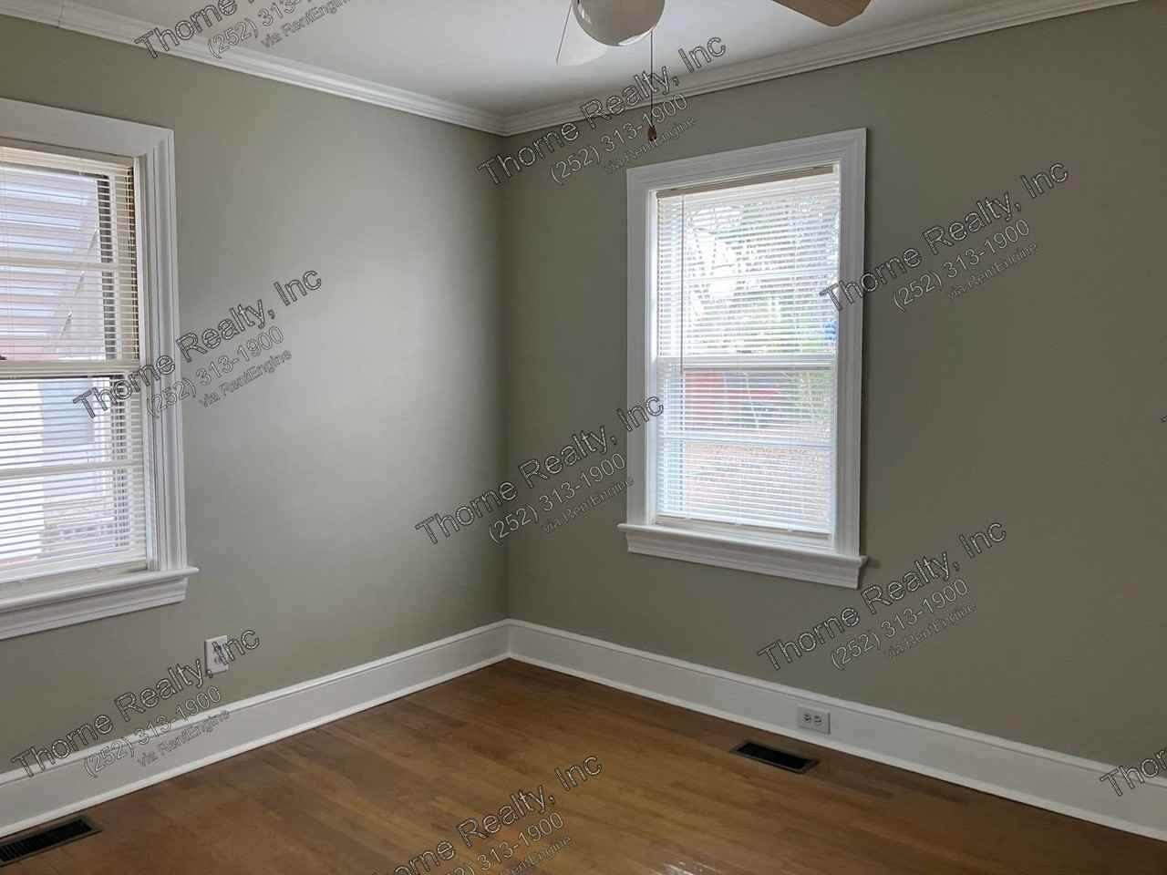 1009 Russell St - Photo 4 of 8