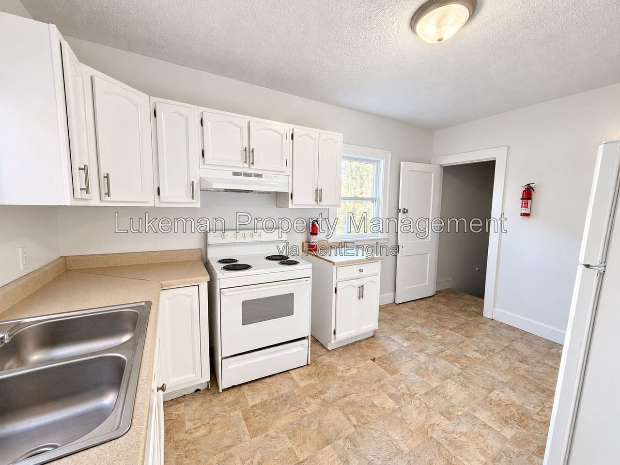 419 Locust St - Photo 4 of 13