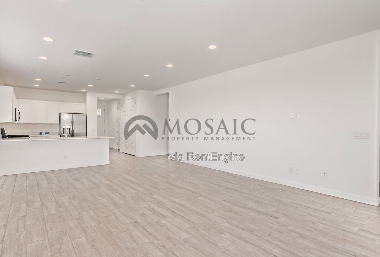 4043 E Appaloosa Rd - Photo 5 of 43