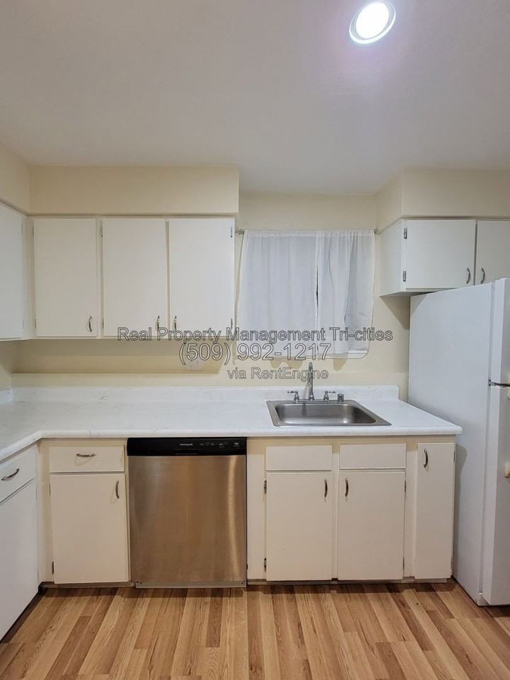 1108 S Olympia Pl #B - Photo 5 of 10
