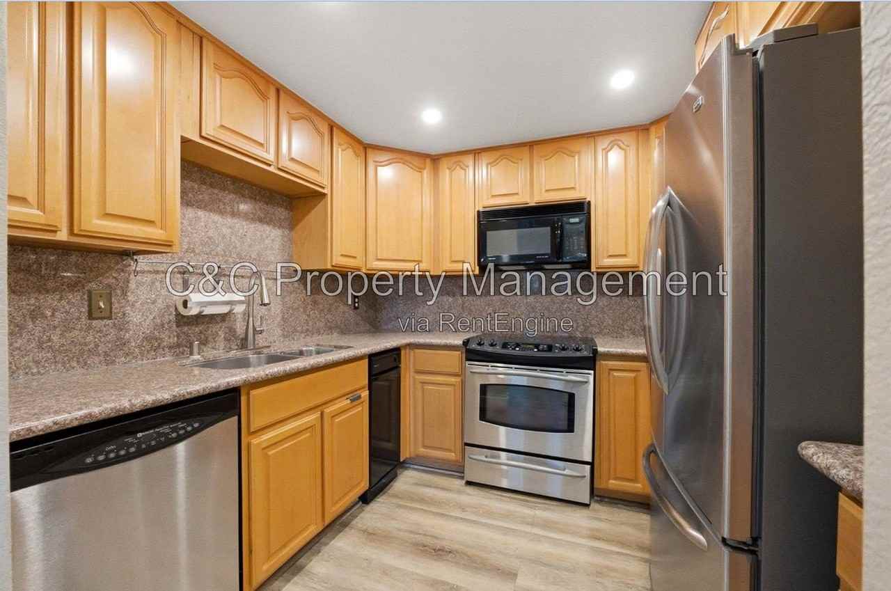 42 Muirfield Ct - Photo 2 of 21