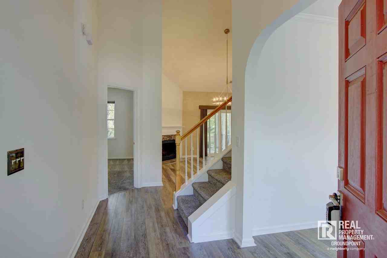 159 Cabrill Dr - Photo 4 of 31