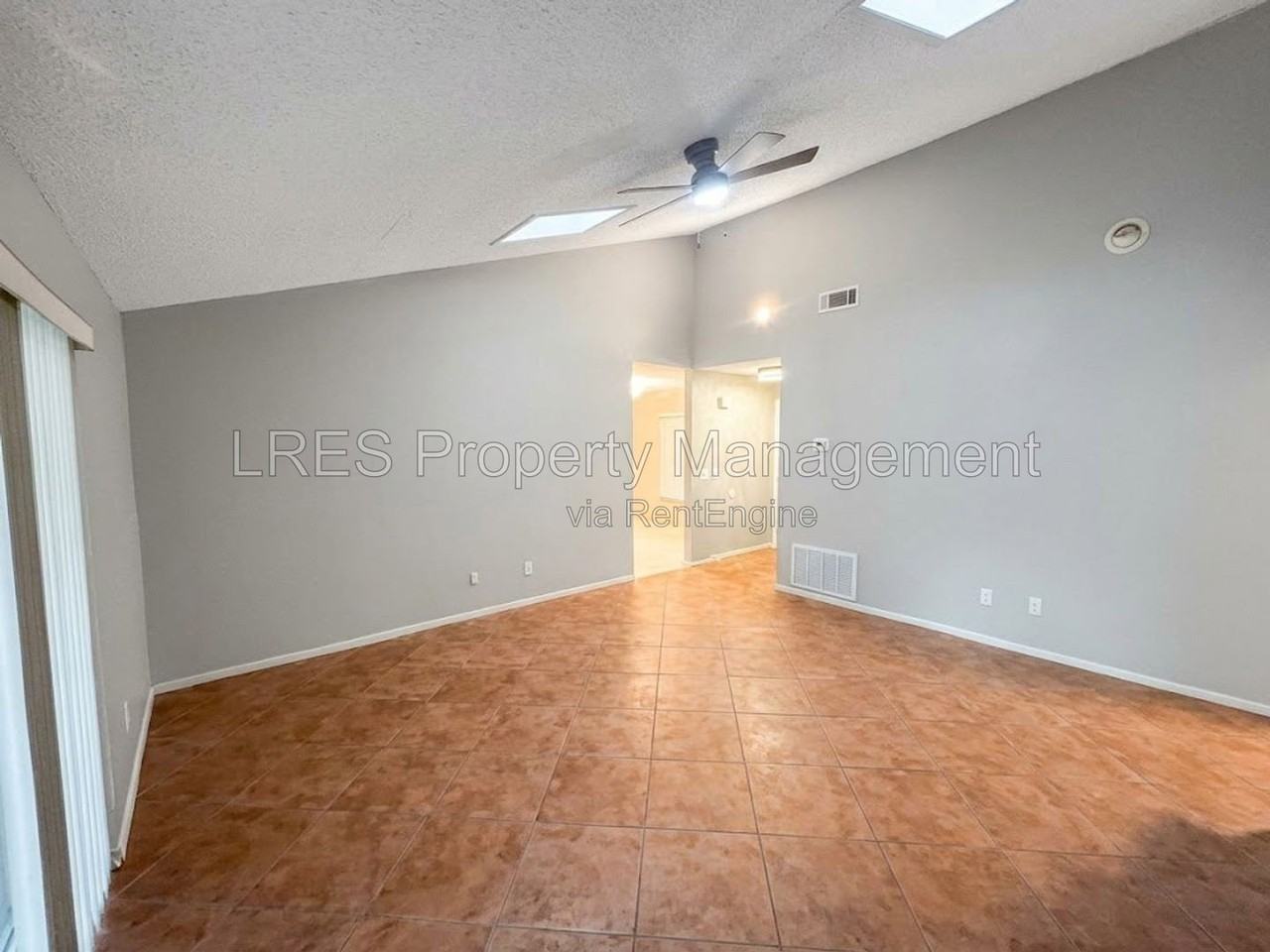 205 Morning Glory Dr - Photo 4 of 28