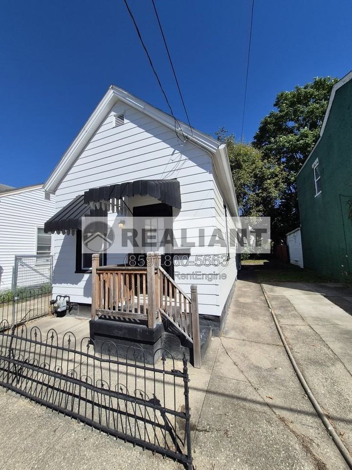 917 Putnam St - Photo 2 of 13