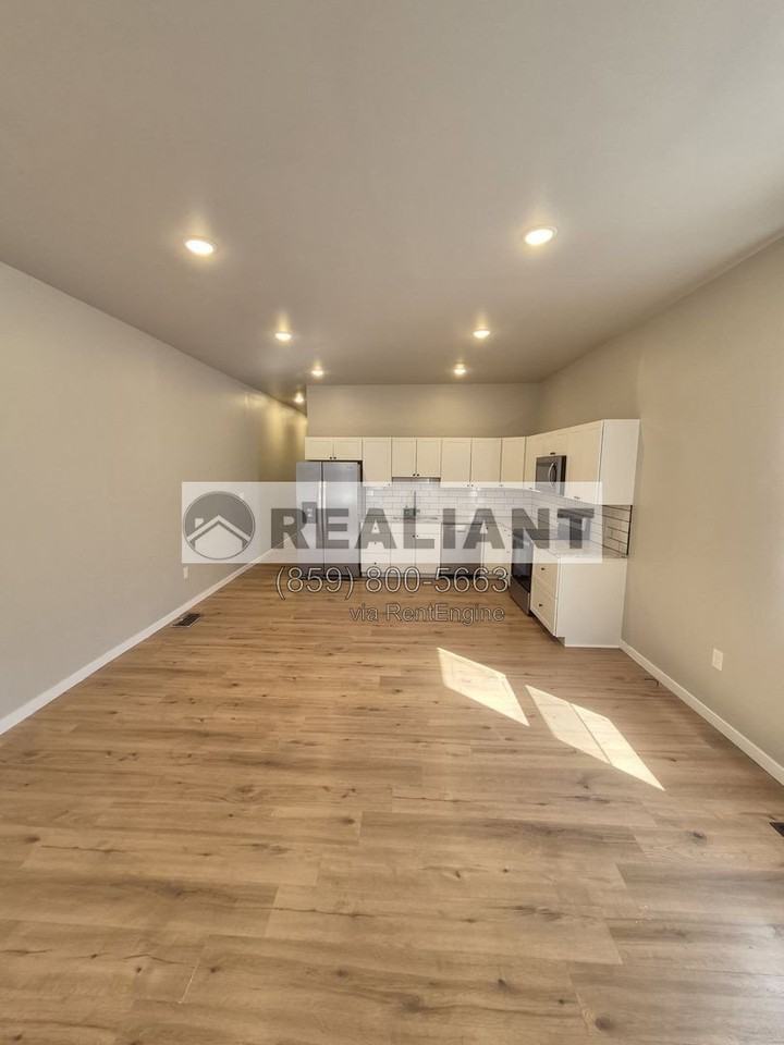 917 Putnam St - Photo 3 of 13