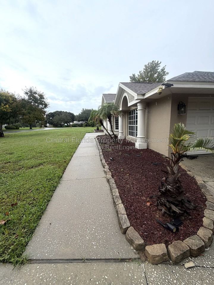 12639 Lake Ridge Cir - Photo 2 of 28