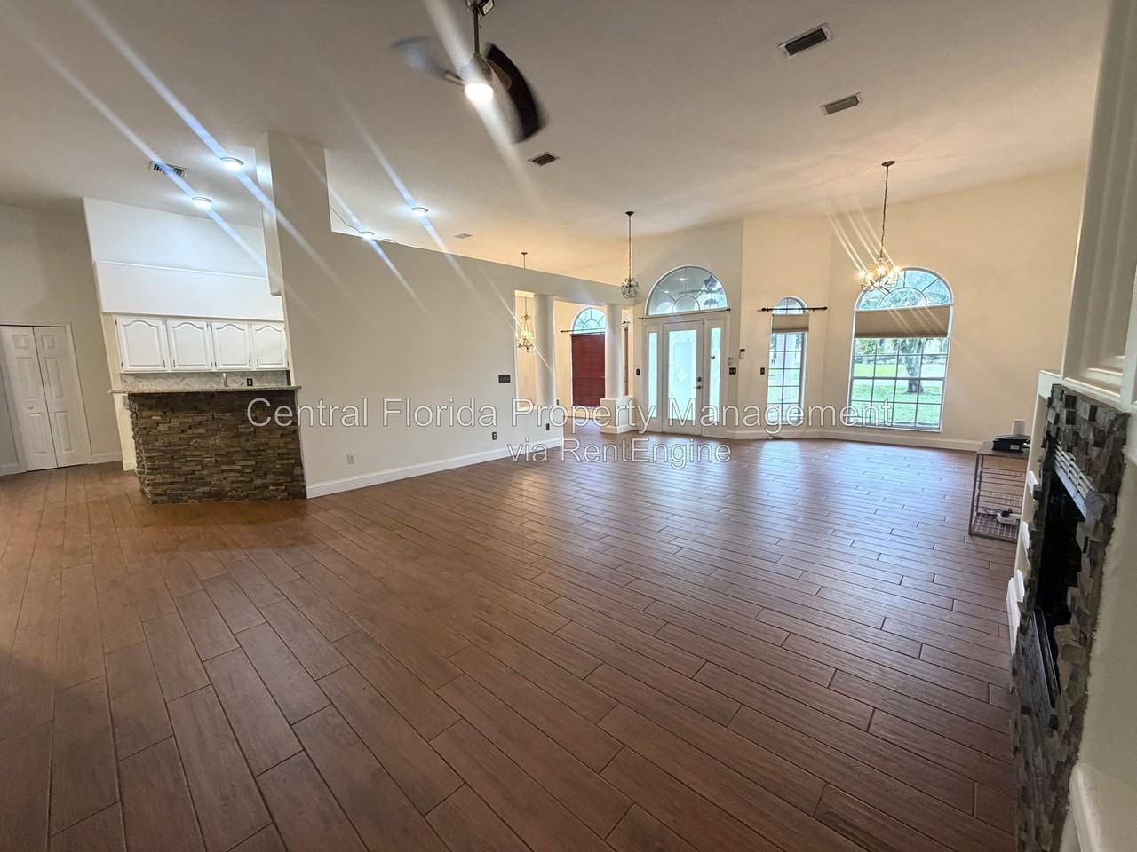 12639 Lake Ridge Cir - Photo 4 of 28