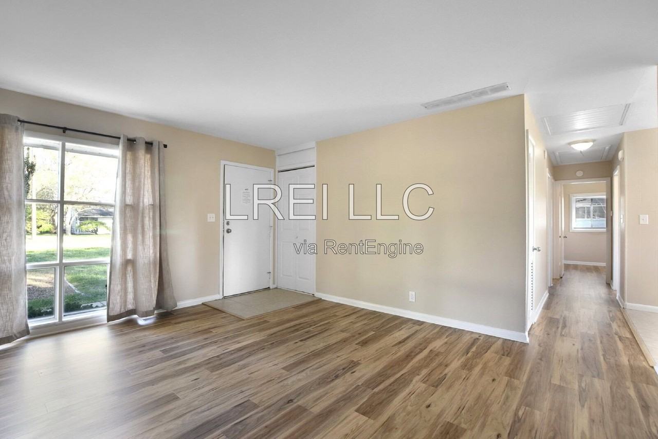 4424 Heather Ln - Photo 3 of 16