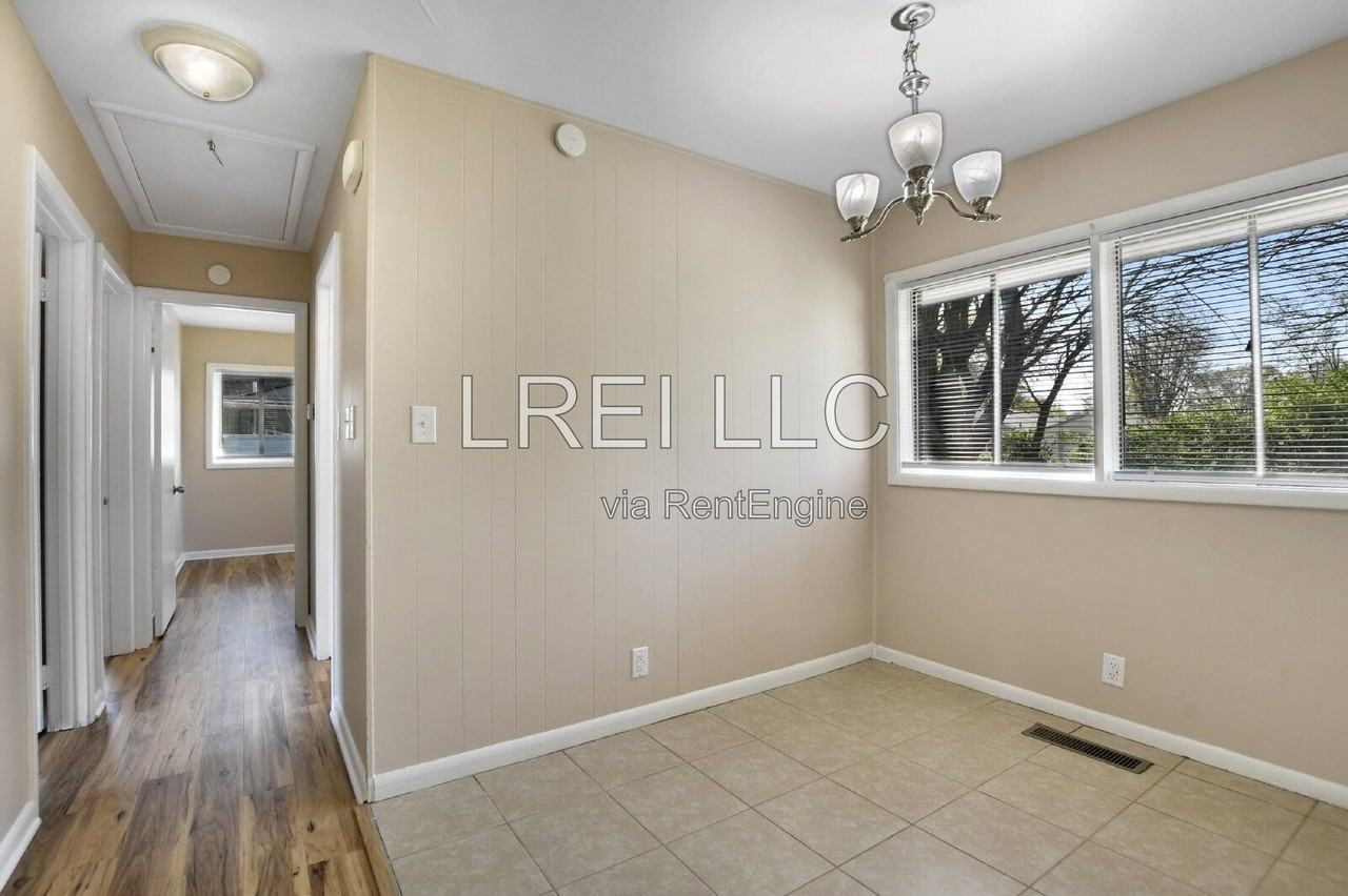 4424 Heather Ln - Photo 4 of 16