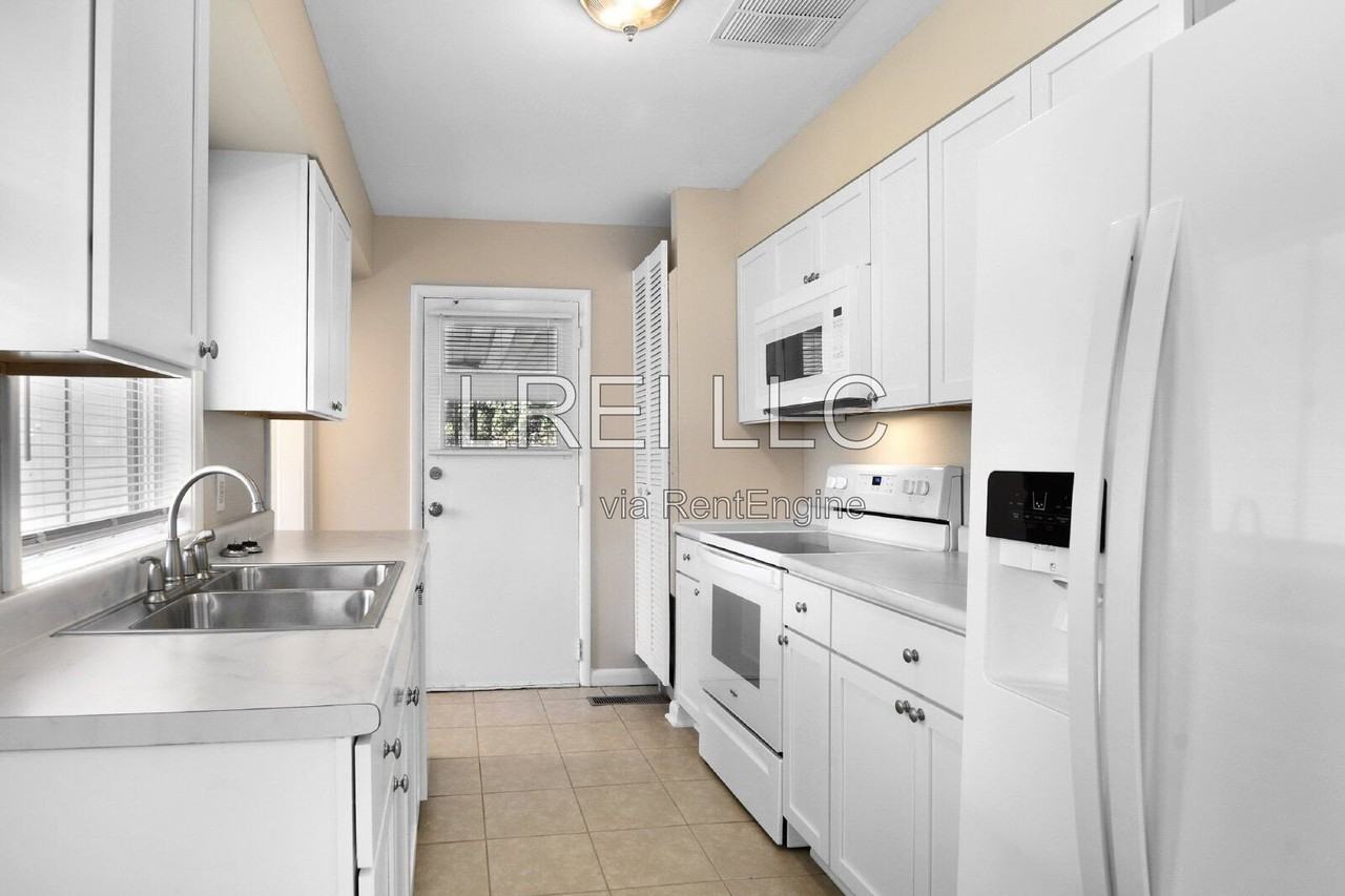 4424 Heather Ln - Photo 5 of 16