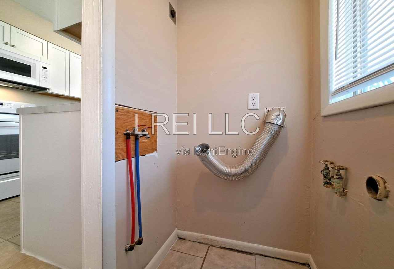 4424 Heather Ln - Photo 6 of 16