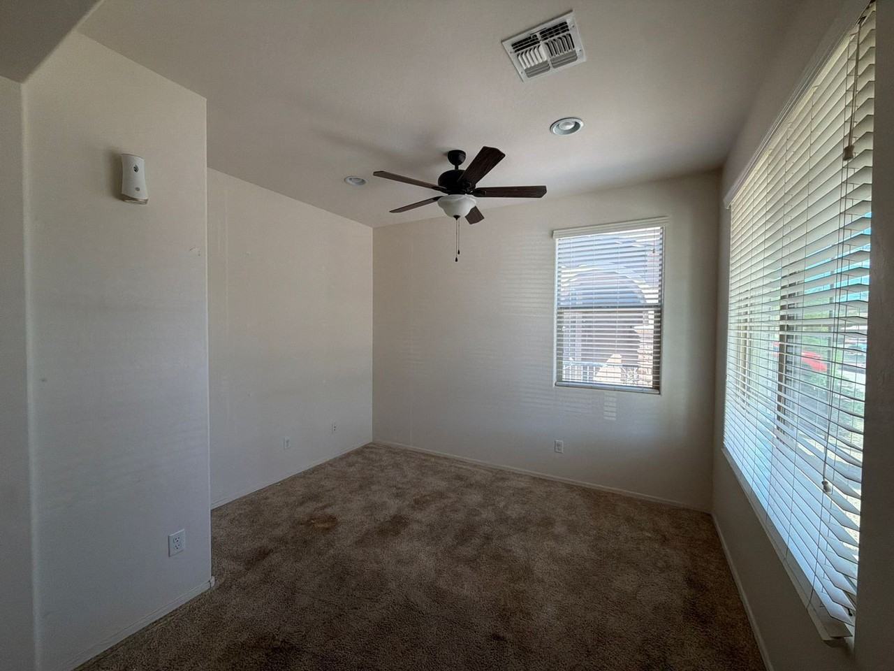 15594 W Devonshire Ave - Photo 4 of 17