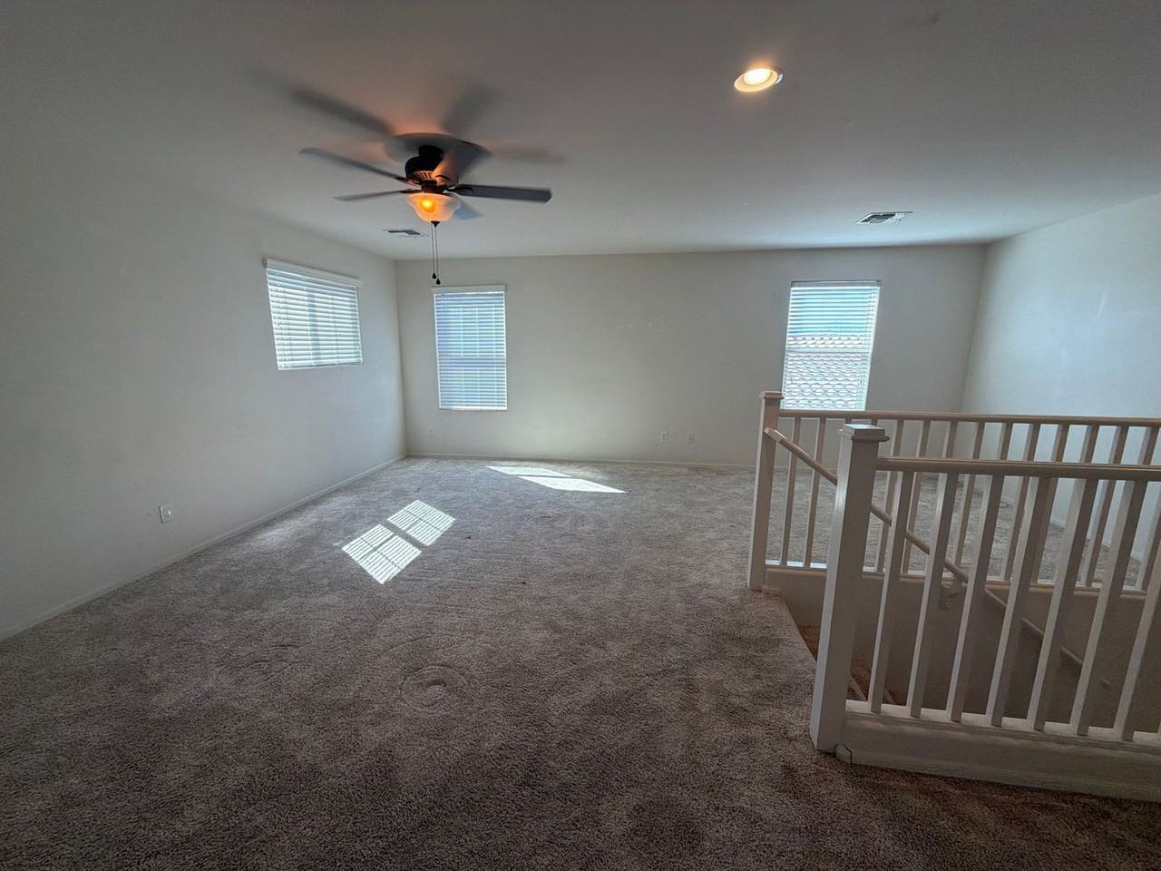 15594 W Devonshire Ave - Photo 7 of 17