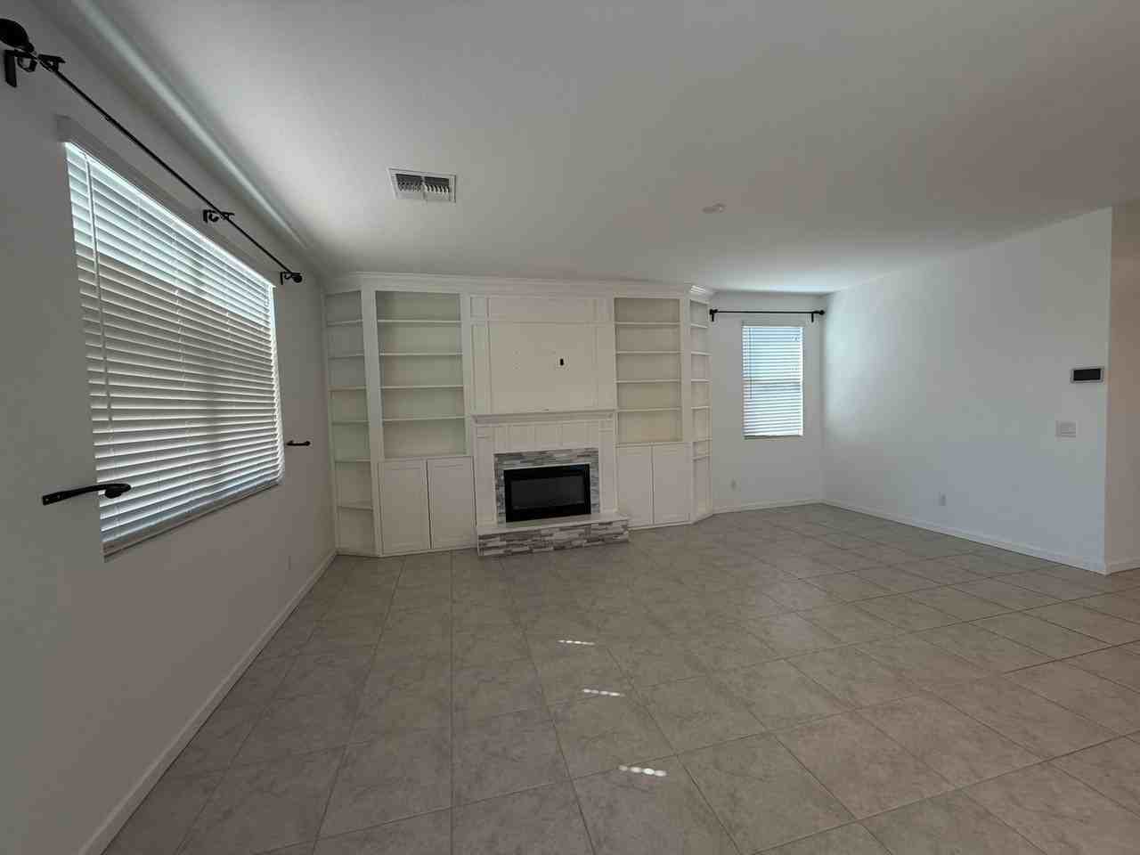 14225 W Surrey Dr - Photo 4 of 21