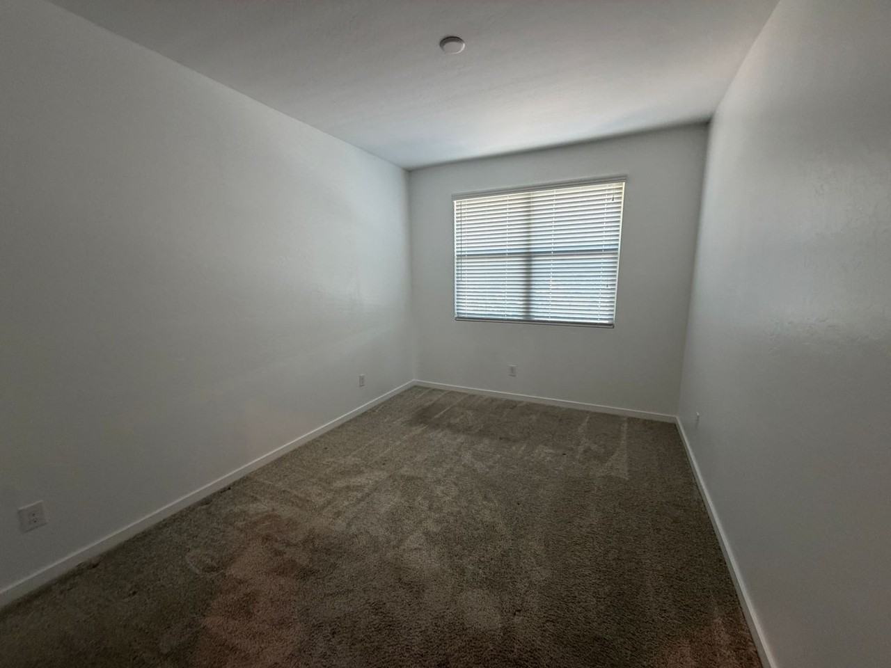 14225 W Surrey Dr - Photo 5 of 21