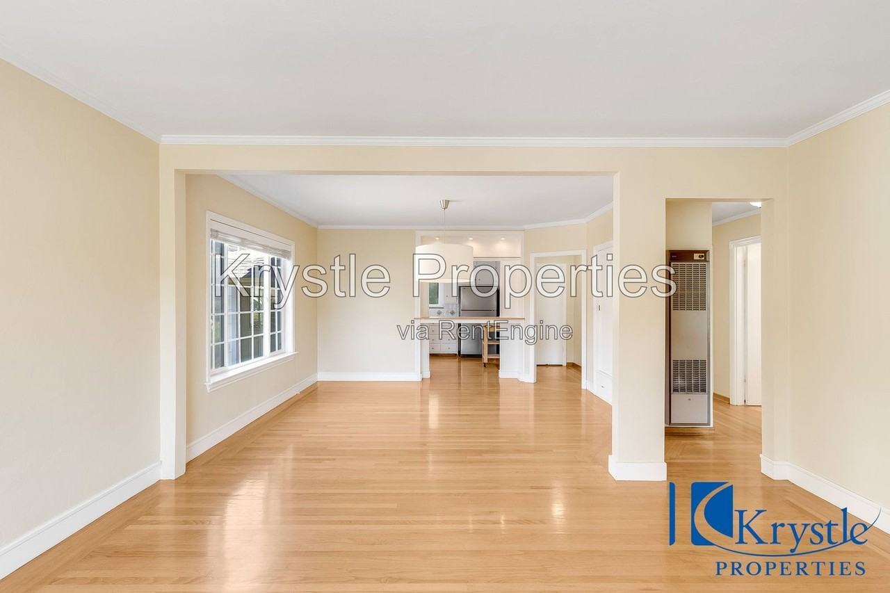 1324 Wanda St - Photo 5 of 46