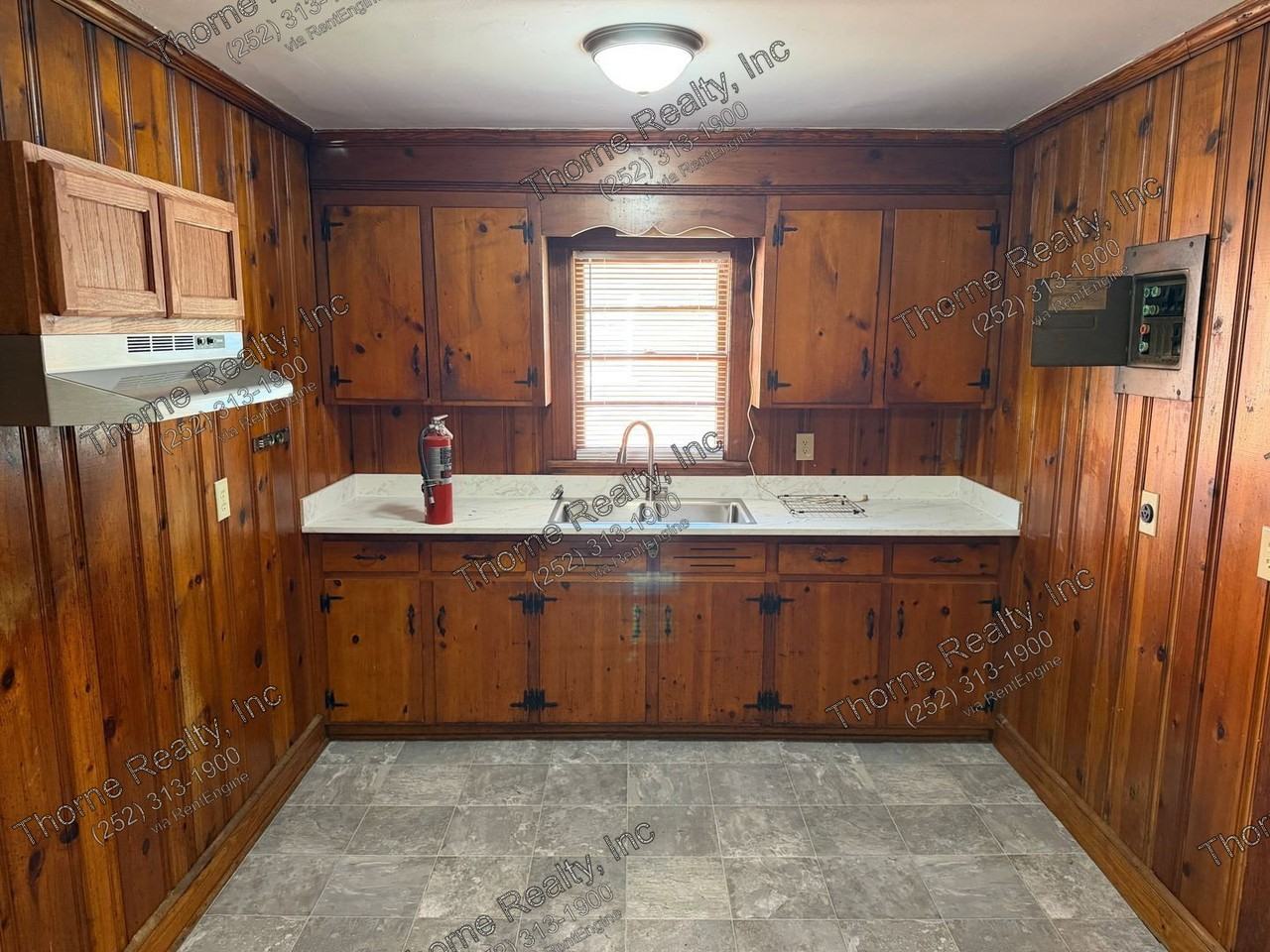 307 Hall St - Photo 3 of 8