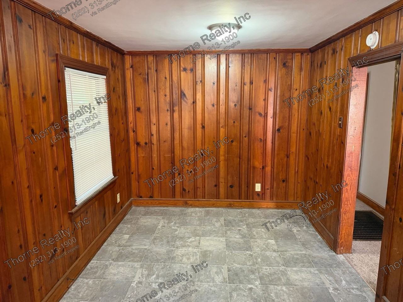 307 Hall St - Photo 4 of 8