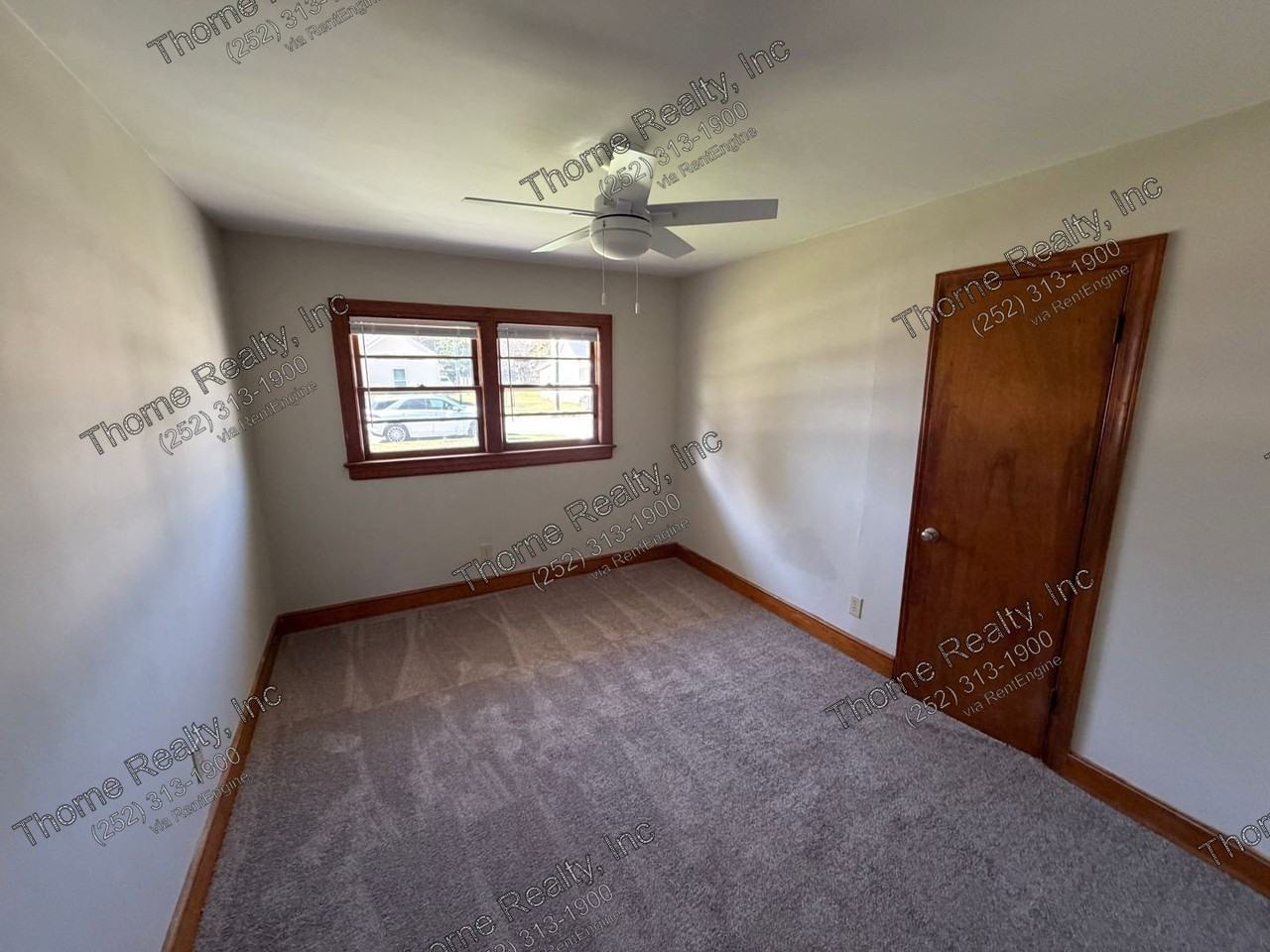307 Hall St - Photo 5 of 8