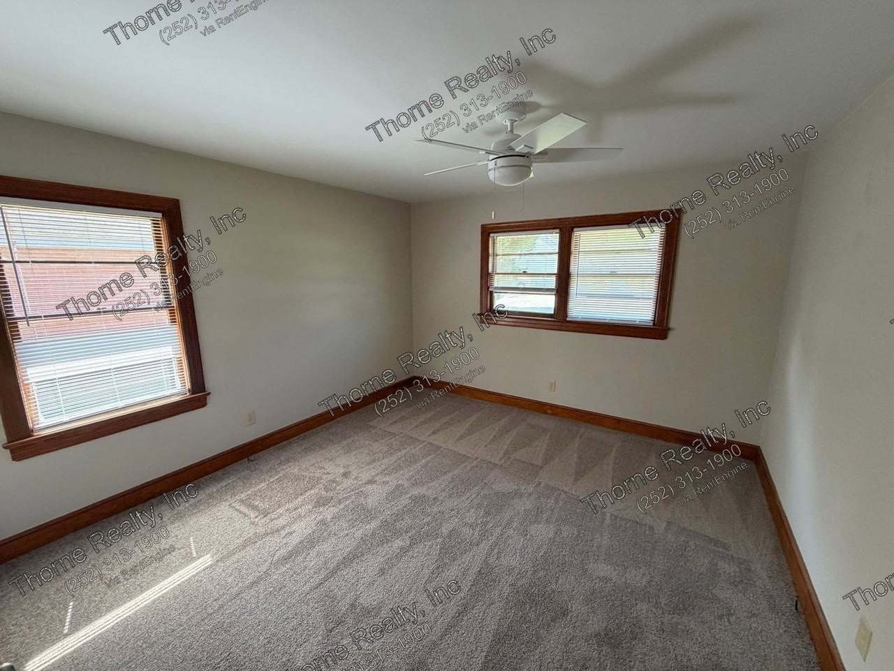 307 Hall St - Photo 6 of 8