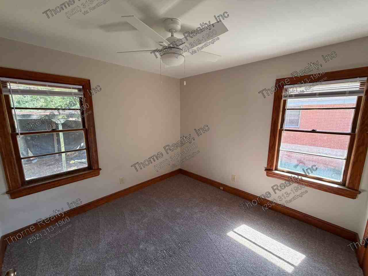 307 Hall St - Photo 7 of 8