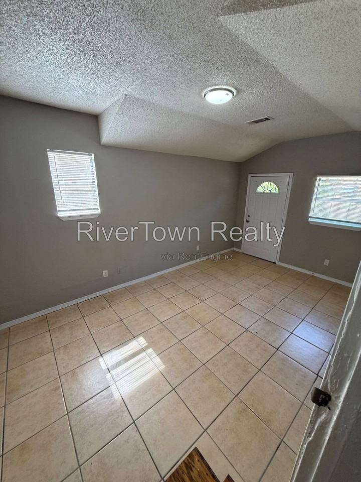 3558 Debby Dr - Photo 4 of 6