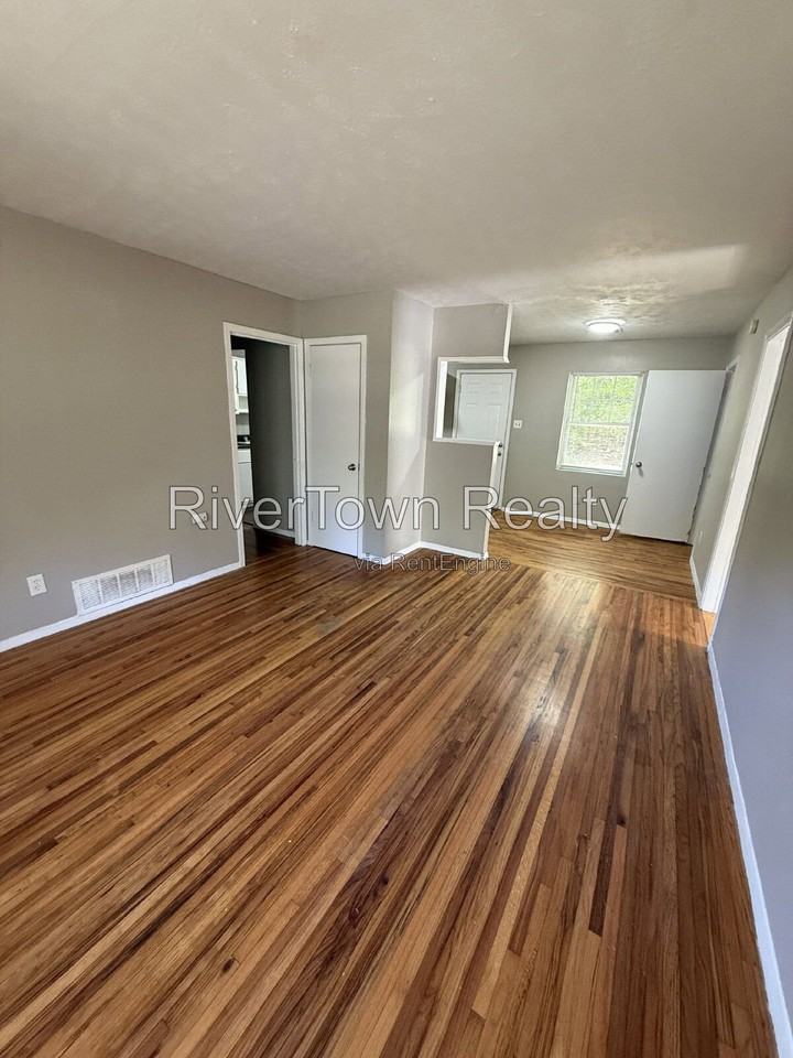 3558 Debby Dr - Photo 5 of 6