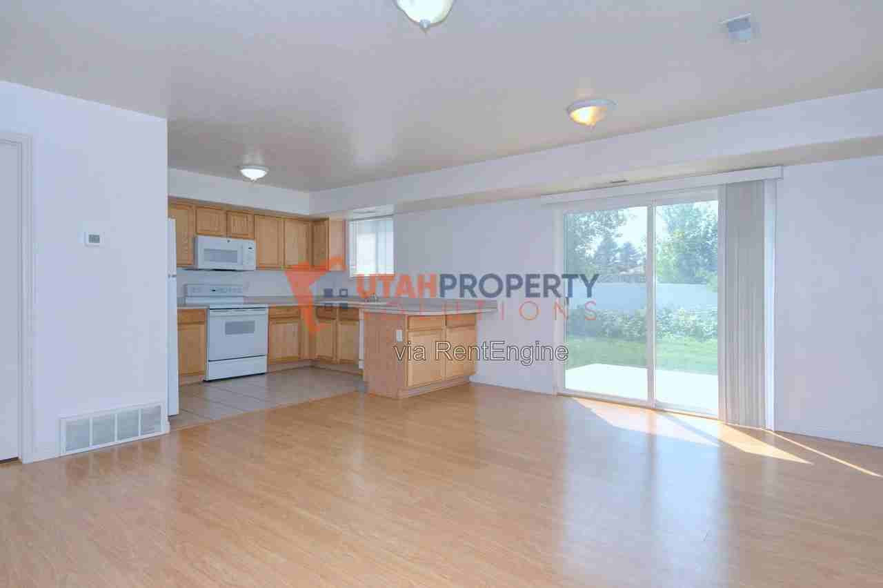 7038 S 300 E - Photo 6 of 21