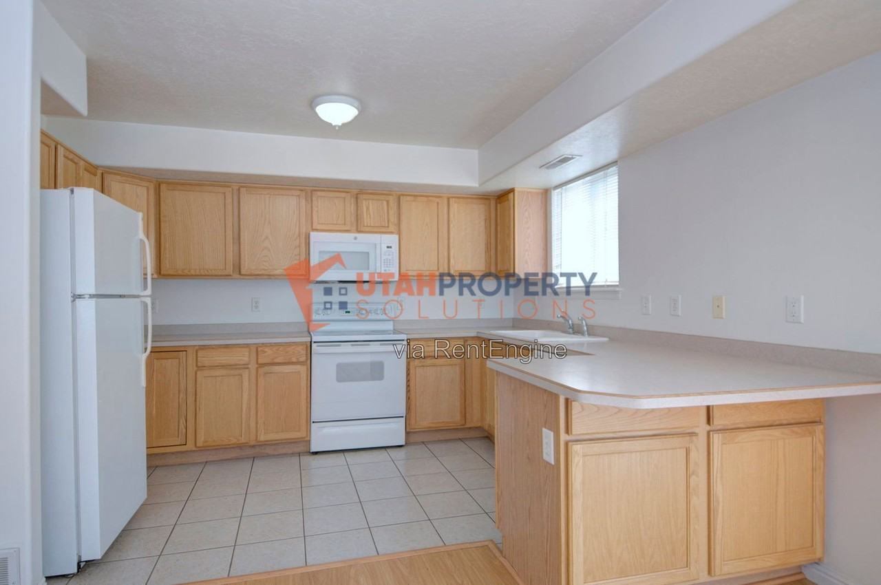 7038 S 300 E - Photo 7 of 21