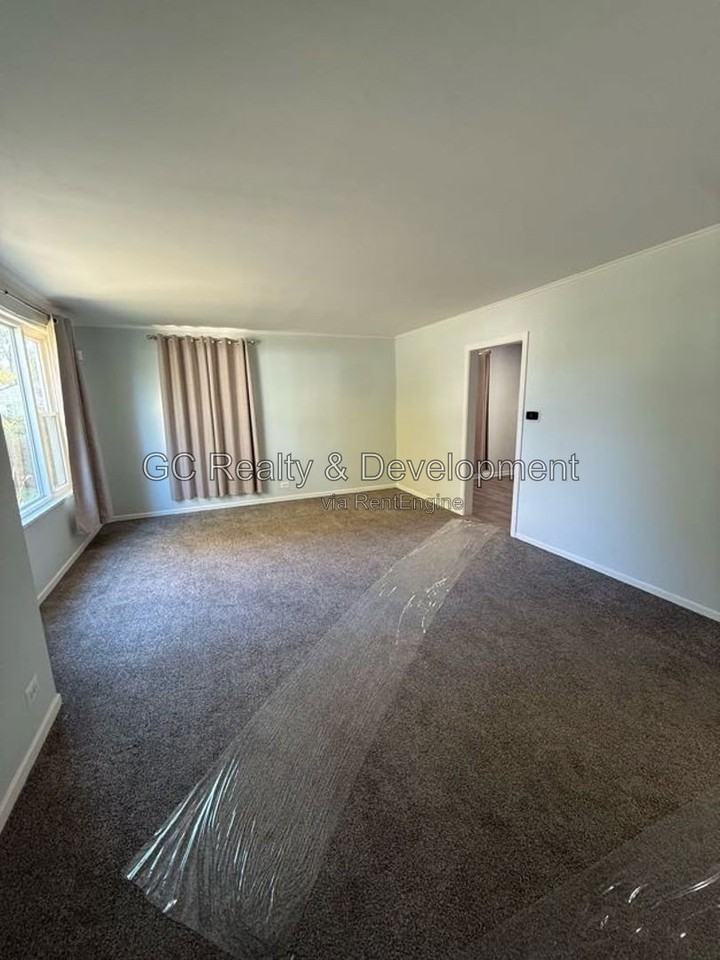 17638 Roosevelt Ave - Photo 5 of 10