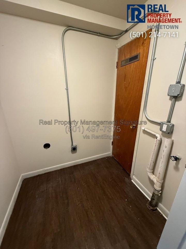 304 W 52nd St - Photo 5 of 17