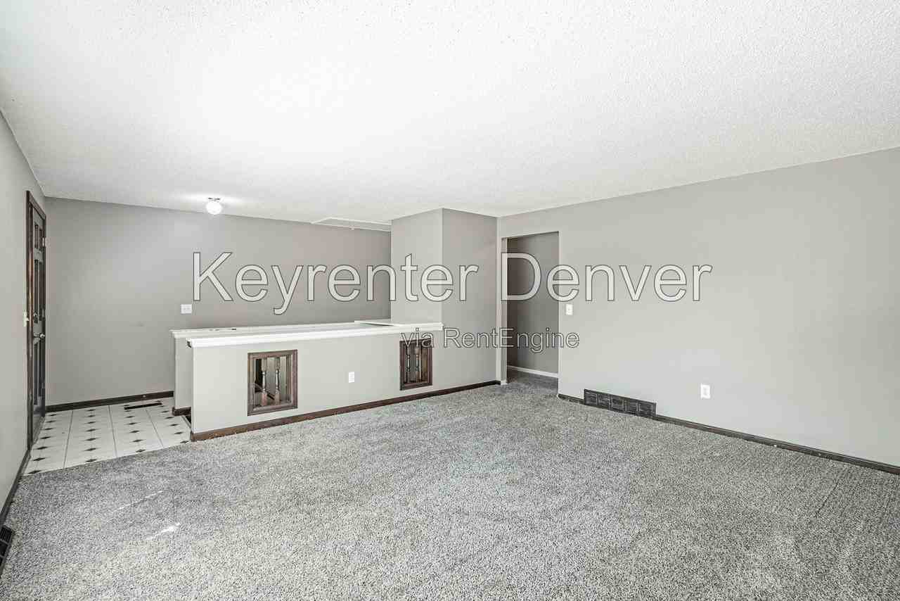 1010 S Garrison St - Photo 3 of 50