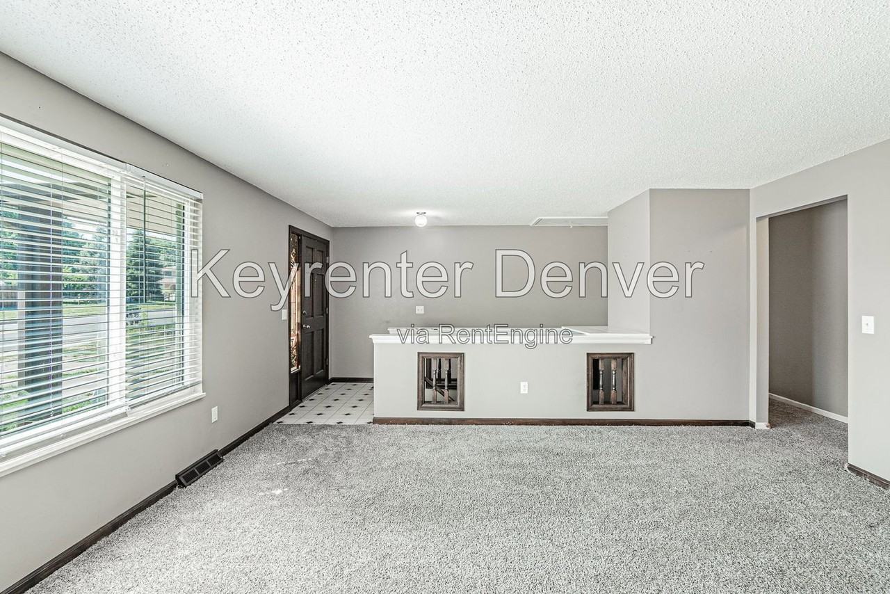 1010 S Garrison St - Photo 4 of 50