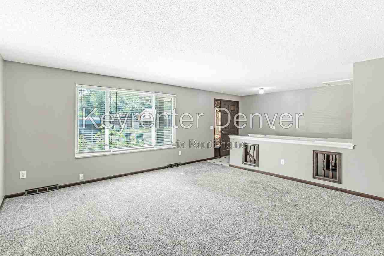 1010 S Garrison St - Photo 5 of 50