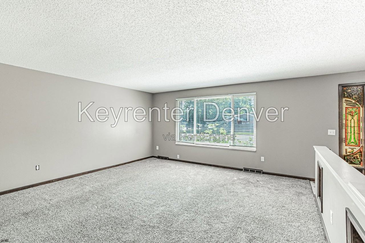 1010 S Garrison St - Photo 7 of 50