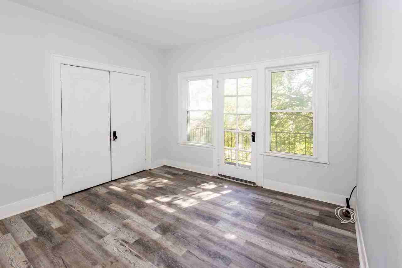 3300 E 149th St #6 - Photo 4 of 11