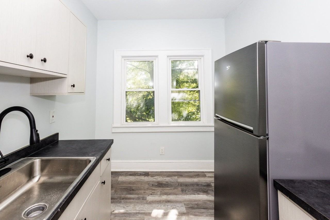 3300 E 149th St #6 - Photo 5 of 11