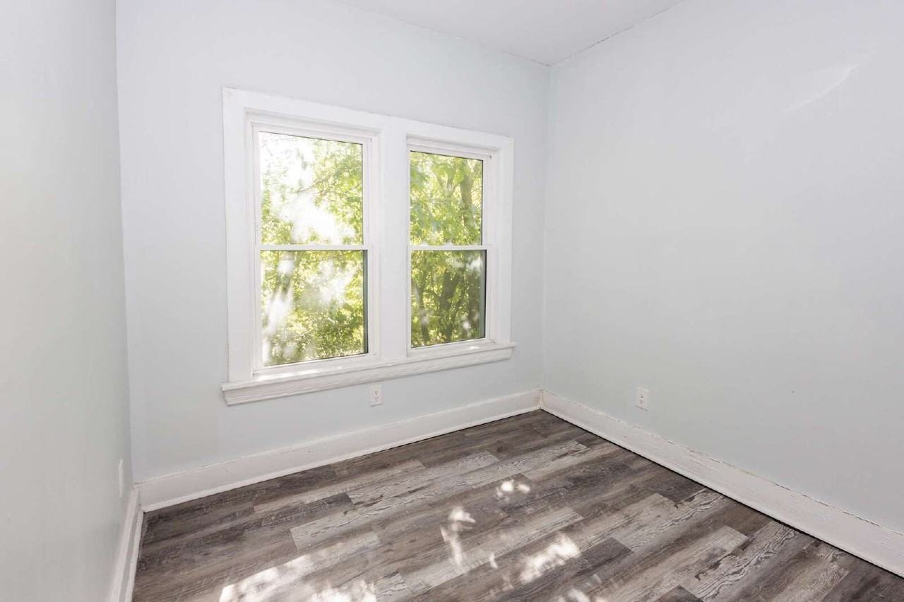 3300 E 149th St #6 - Photo 7 of 11