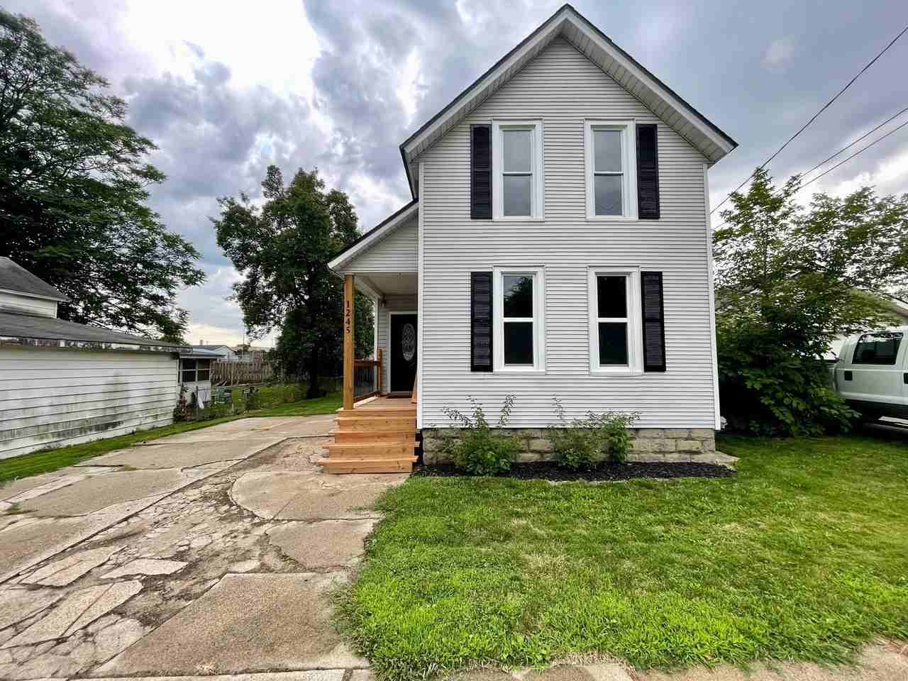 1245 Gezon Ave Nw - Photo 2 of 18