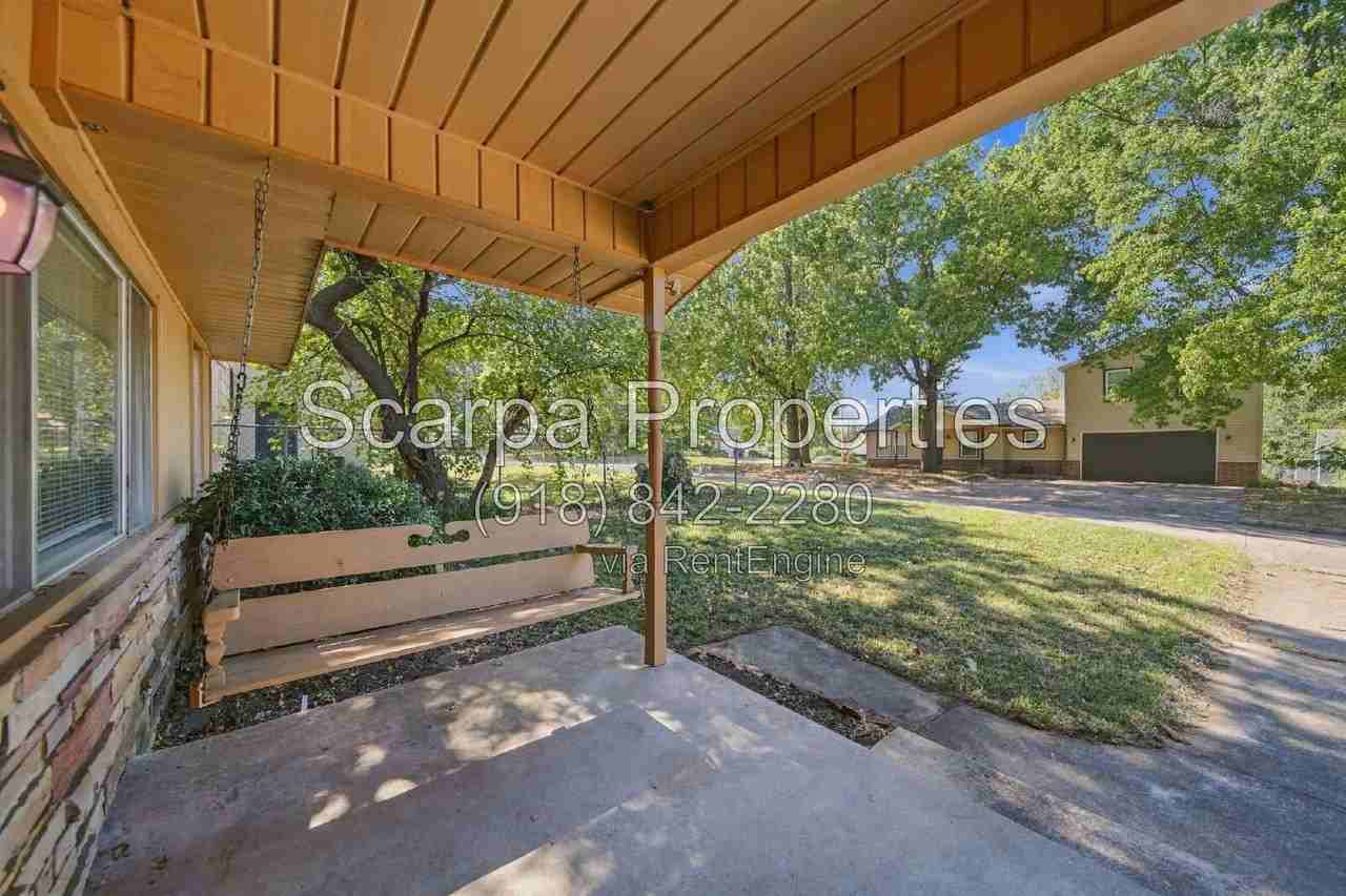 3743 S Jamestown Ave - Photo 3 of 22