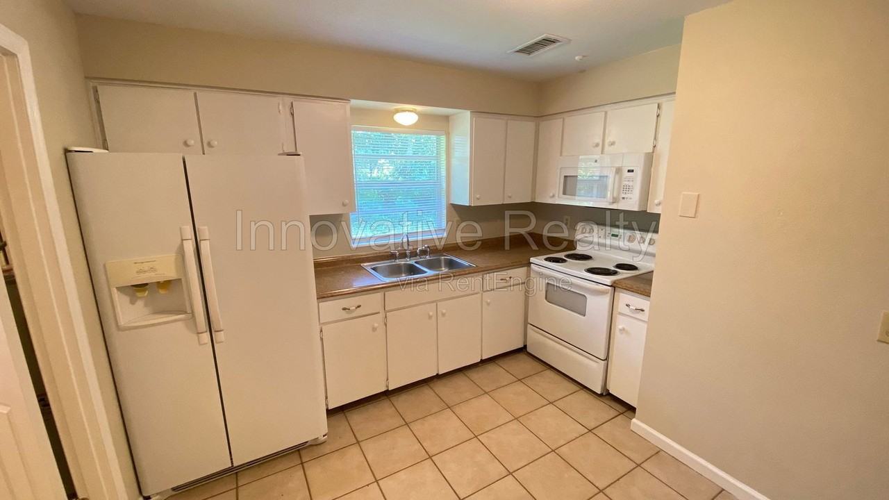 5 Michelle Dr - Photo 5 of 13