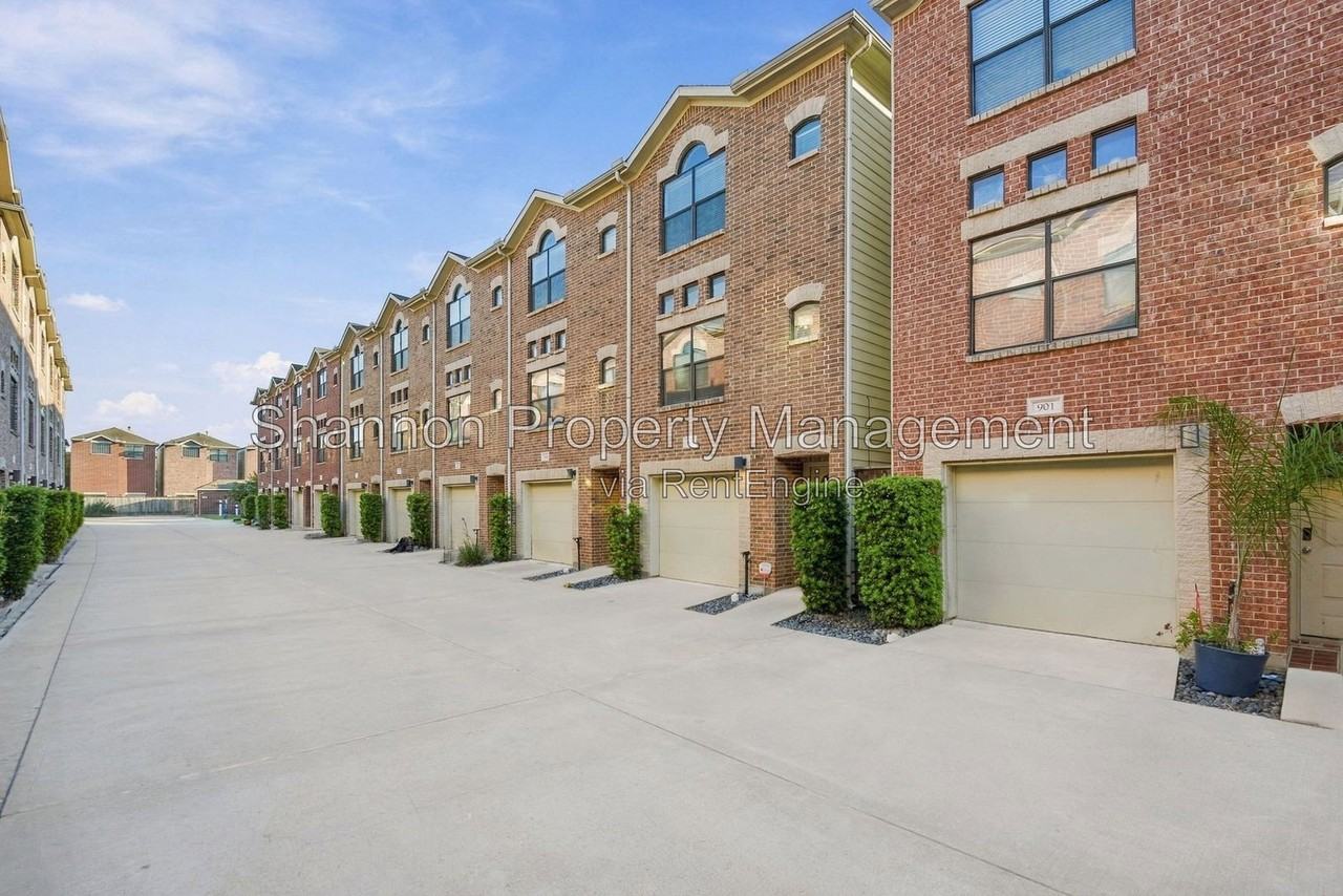 648 Westcross St #805 - Photo 4 of 40