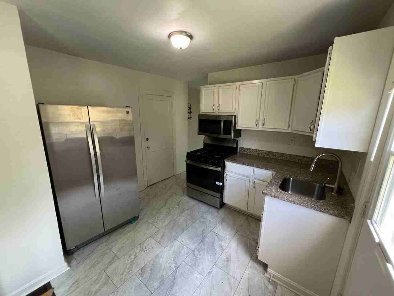 702 Burns Ave #B - Photo 4 of 9