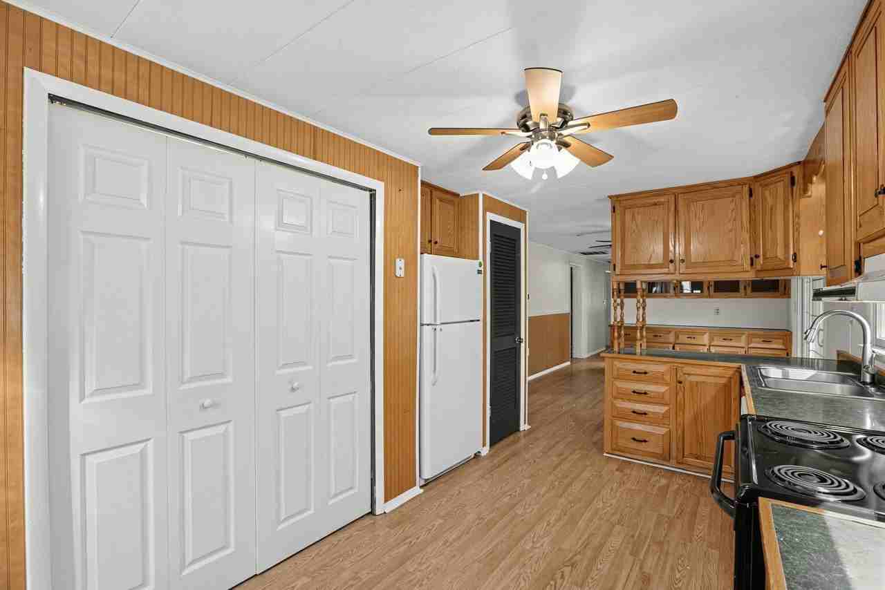47935 Mary Lynn Dr - Photo 2 of 17
