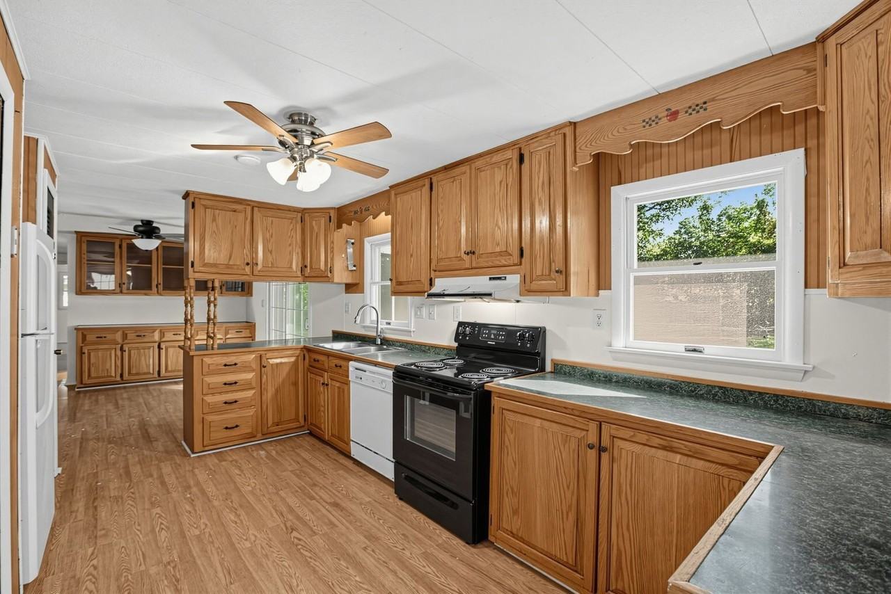 47935 Mary Lynn Dr - Photo 3 of 17