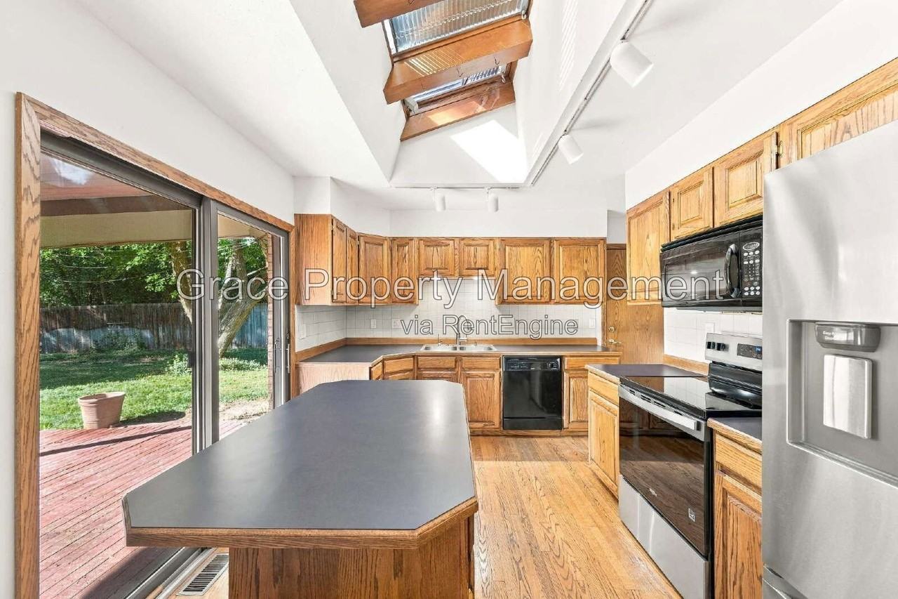 2861 S Yates St - Photo 6 of 21