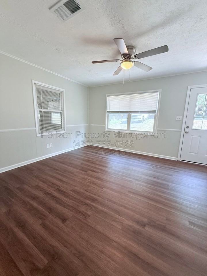 1733 Live Oak Dr Nw - Photo 4 of 24