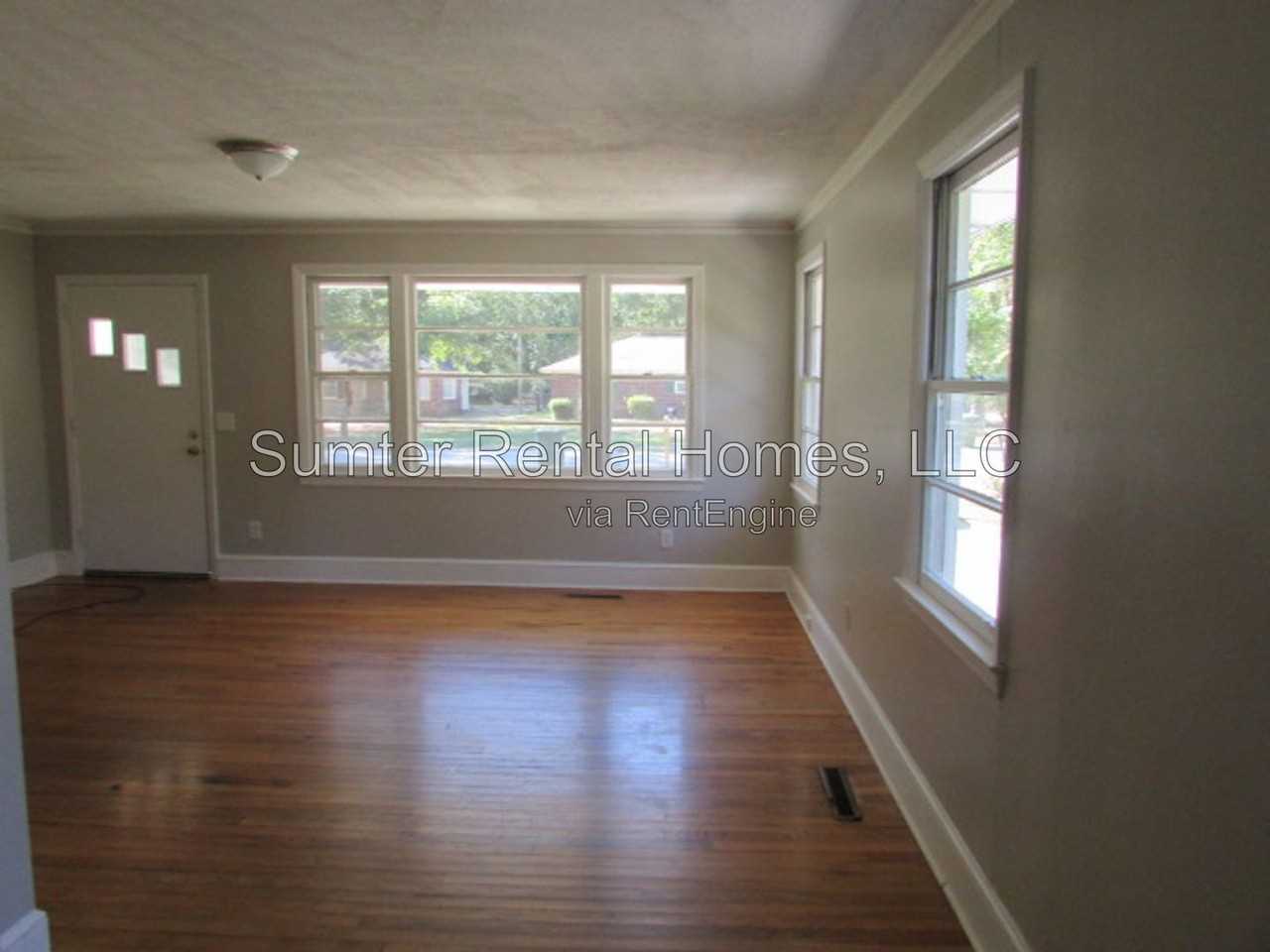 107 Emily Dr - Photo 2 of 12