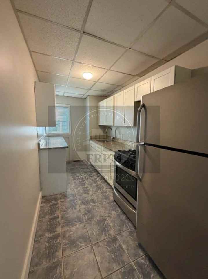 768 Plymouth Ave #1E - Photo 2 of 11