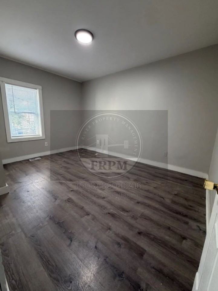 768 Plymouth Ave #1E - Photo 3 of 11